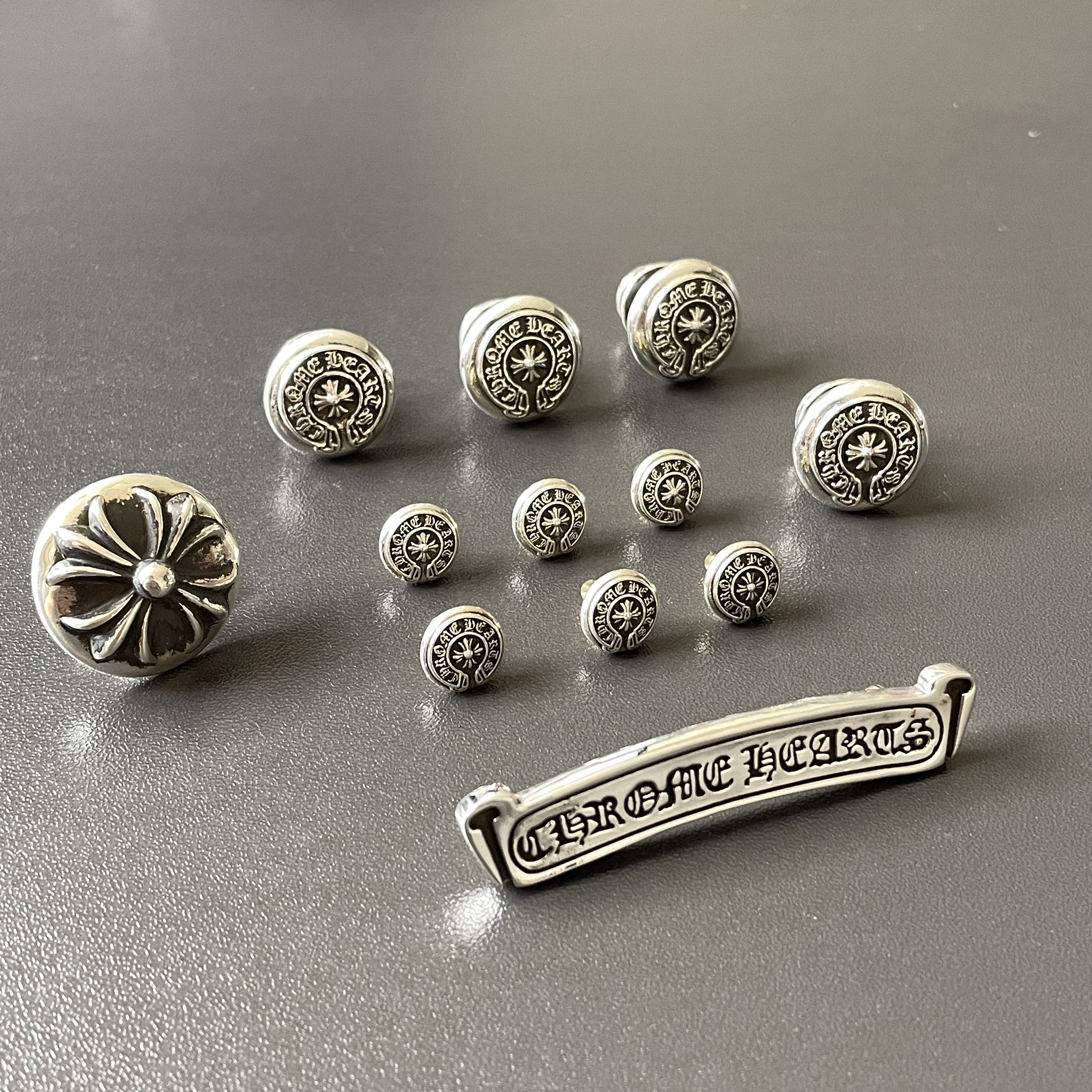 3600 RMB （a complete set）