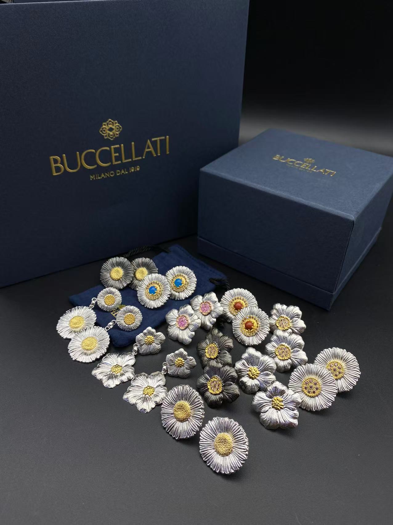 628 RMB（A pair of large earrings）