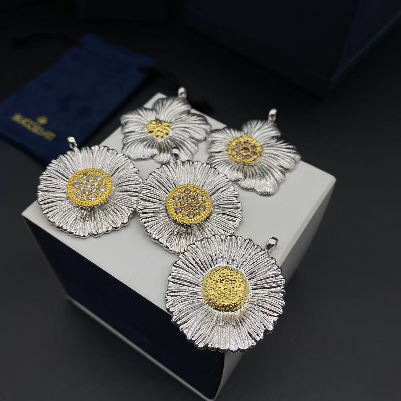 568 RMB